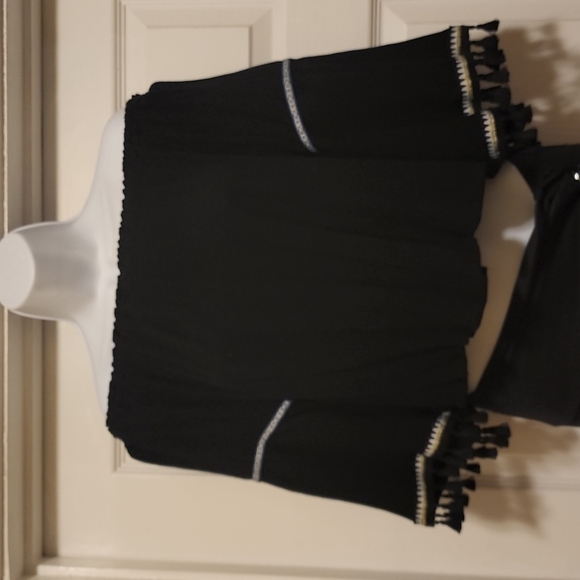 Black on or off shoulder top - Picture 2 of 5